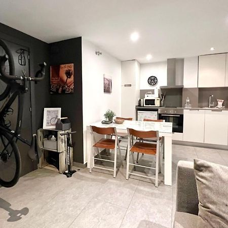 Flateli Montjuic Apartment Girona Bagian luar foto